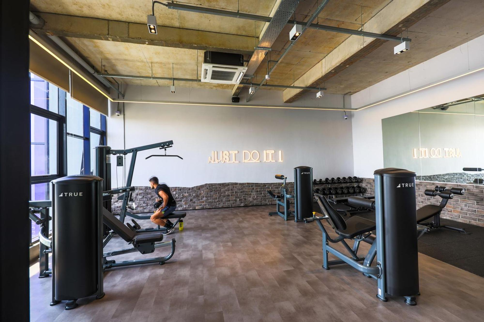 Millerz Square By Mykey Lägenhet Kuala Lumpur Exteriör bild The gym at the University of Roehampton