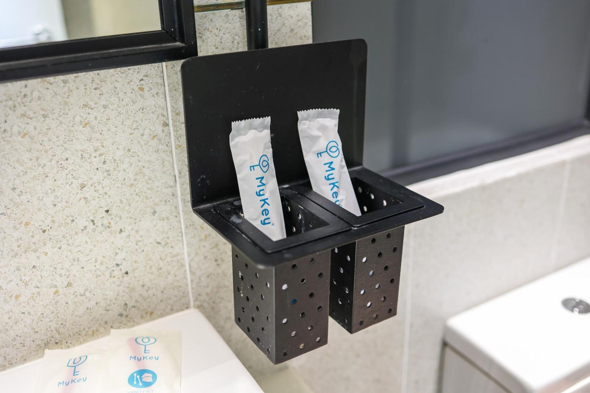 Millerz Square By Mykey Lägenhet Kuala Lumpur Exteriör bild A shower gel dispenser