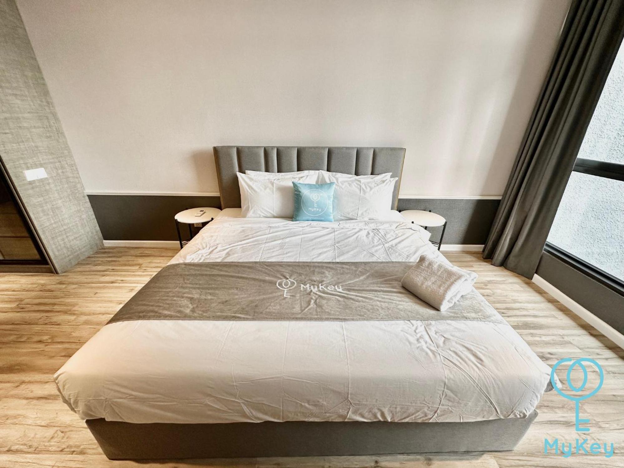 Millerz Square By Mykey Lägenhet Kuala Lumpur Exteriör bild A bedroom in a serviced apartment in Hong Kong
